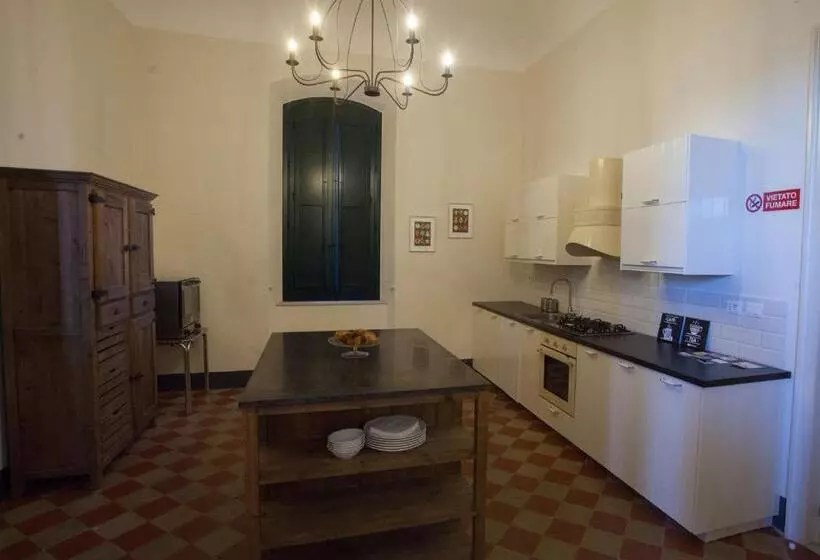 Aamiaismajoitus (B&B) Le Stanze Del Capostazione