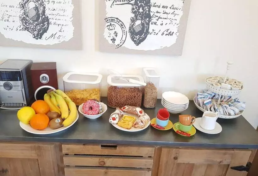 Aamiaismajoitus (B&B) Le Stanze Del Capostazione