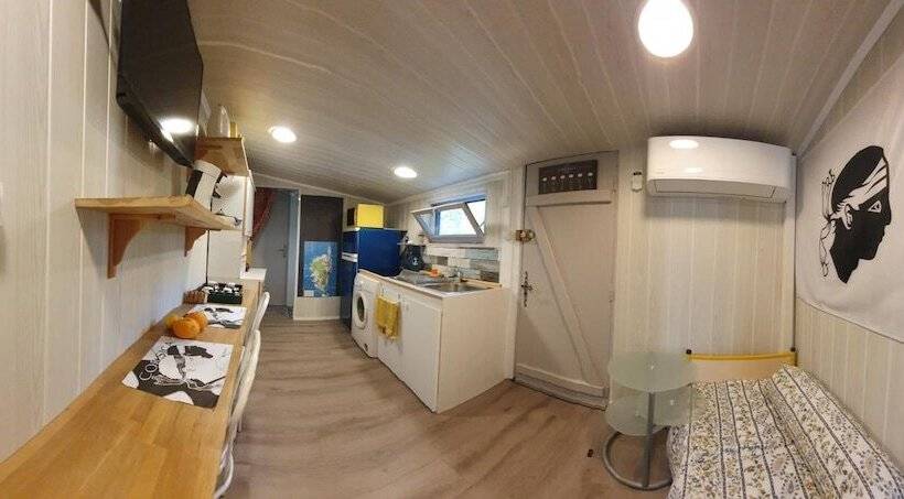 הוסטל Clematisso