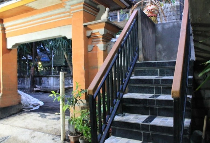 בית מלון כפרי Chillin Kuta Homestay