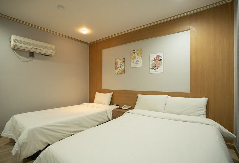 ホテル Jeju Stay