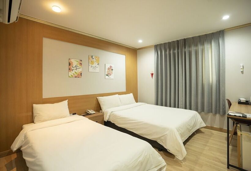 ホテル Jeju Stay