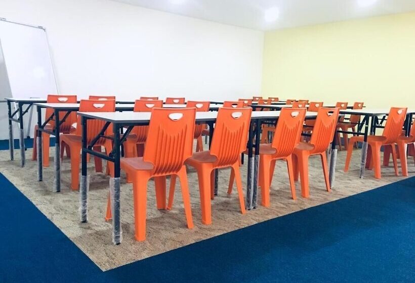 هتل Place2stay   Kenyalang