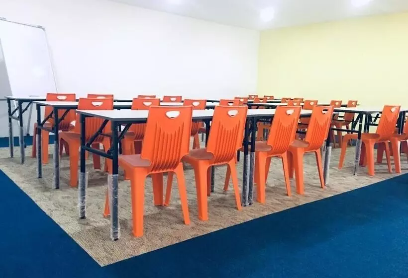 هتل Place2stay   Kenyalang
