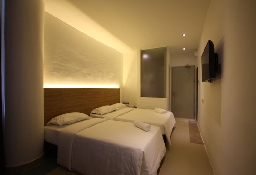 هتل Place2stay   Kenyalang