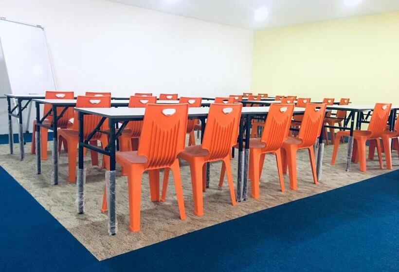 هتل Place2stay   Kenyalang