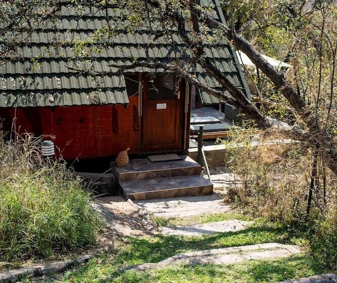 Woodlands Stop Over And Lodge