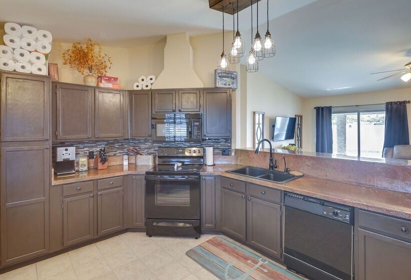 Arizona Retreat W/ Pool, Hot Tub & Furnished Patio