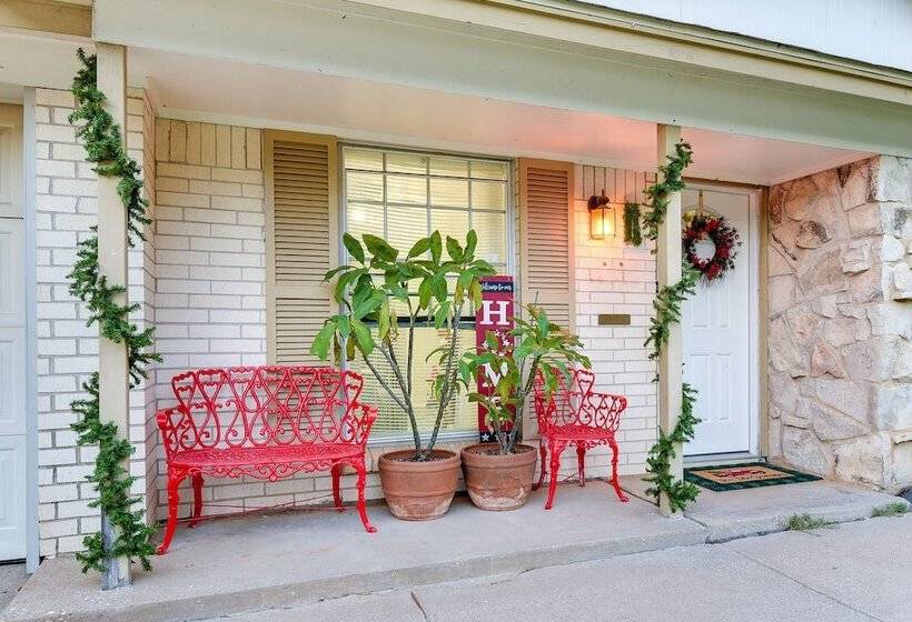 Walk To At&t Stadium: Arlington Home W/ Patio!