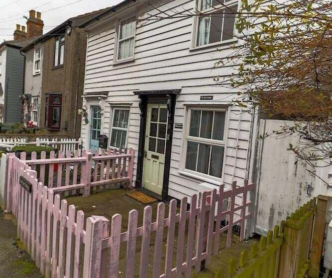 Beautiful 3 Bed Cottage In Burnham On Crouch