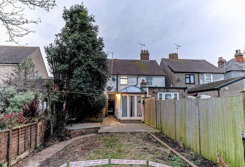 Beautiful 3 Bed Cottage In Burnham On Crouch