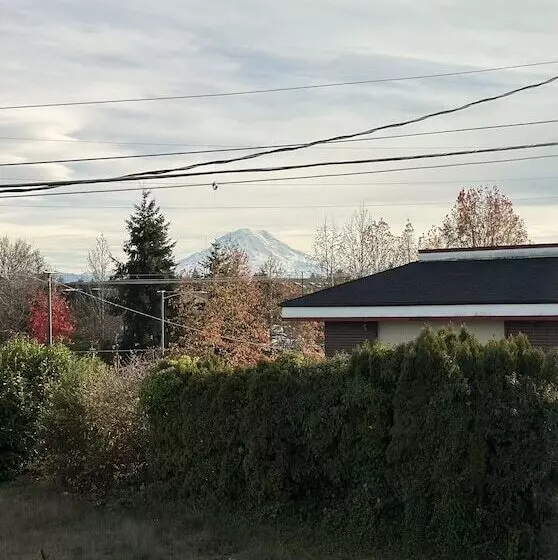 Aamiaismajoitus (B&B) Central Tacoma Homestay  Private Room