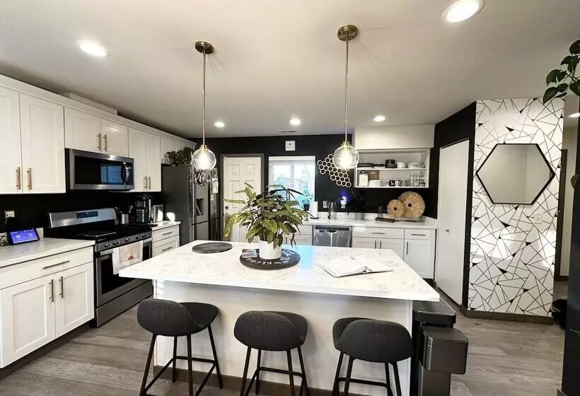 Aamiaismajoitus (B&B) Central Tacoma Homestay  Private Room