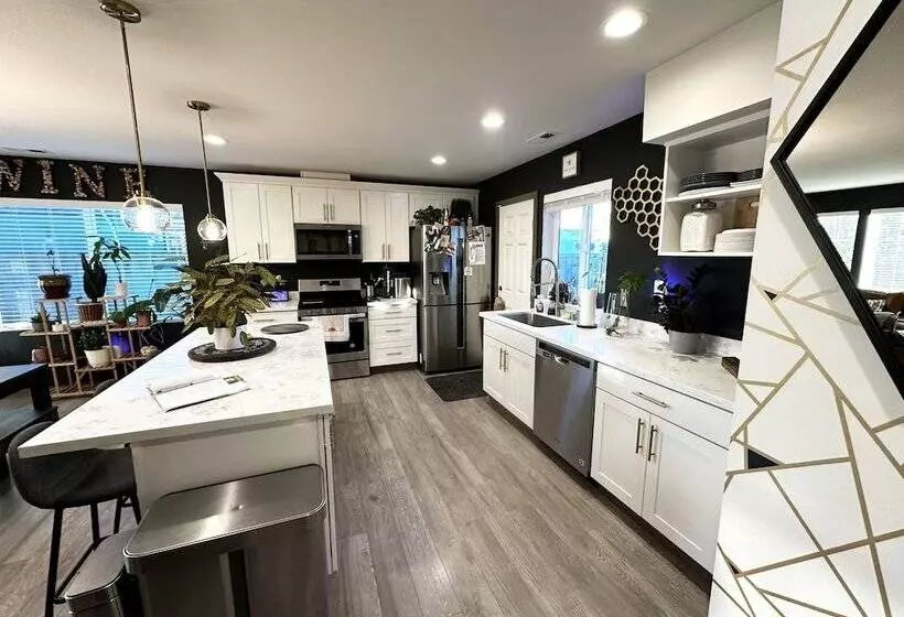 Aamiaismajoitus (B&B) Central Tacoma Homestay  Private Room