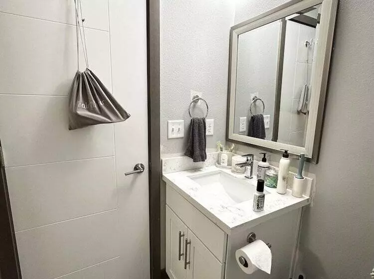 Aamiaismajoitus (B&B) Central Tacoma Homestay  Private Room