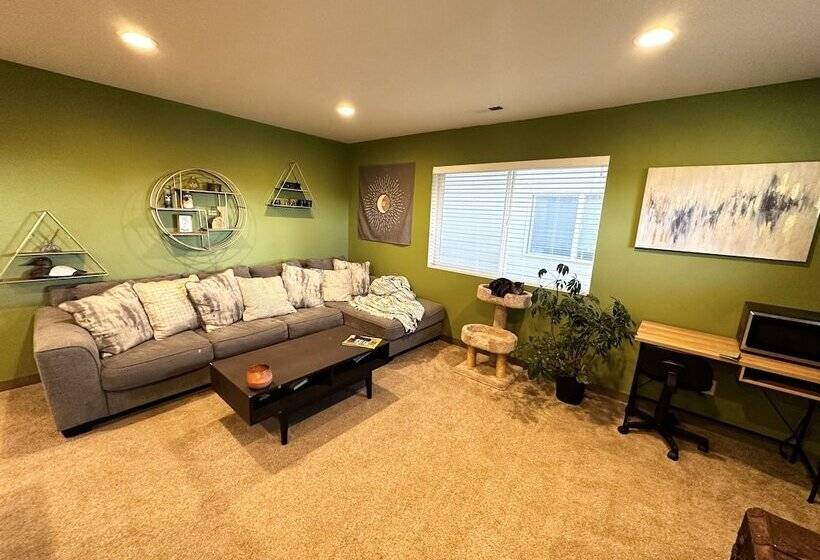 Bed and Breakfast Central Tacoma Homestay Private Room