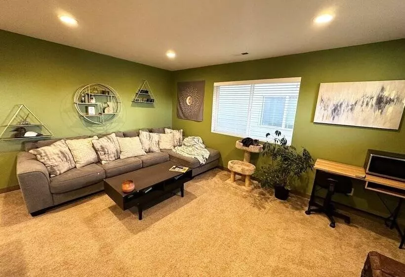 Aamiaismajoitus (B&B) Central Tacoma Homestay  Private Room