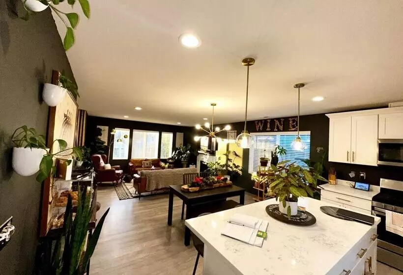 Aamiaismajoitus (B&B) Central Tacoma Homestay  Private Room