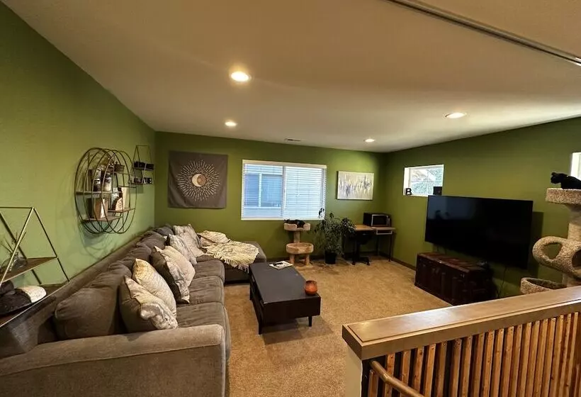 Aamiaismajoitus (B&B) Central Tacoma Homestay  Private Room