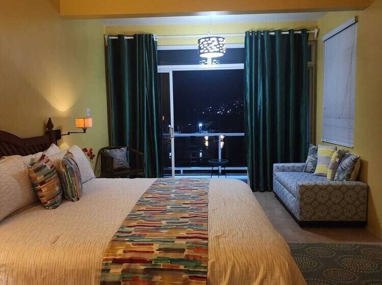 تختخواب و صبحانه Rafjam West