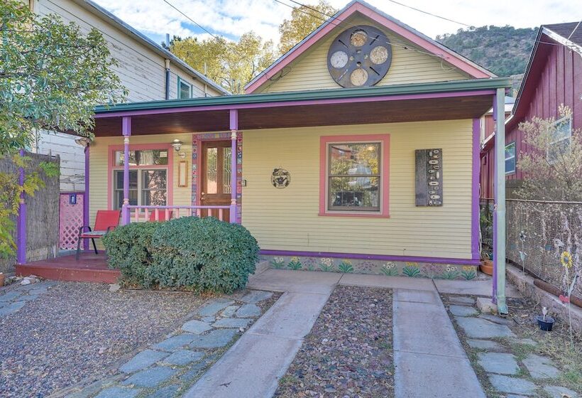 Central Bisbee Home, 1 Mi To Copper Queen Mine!