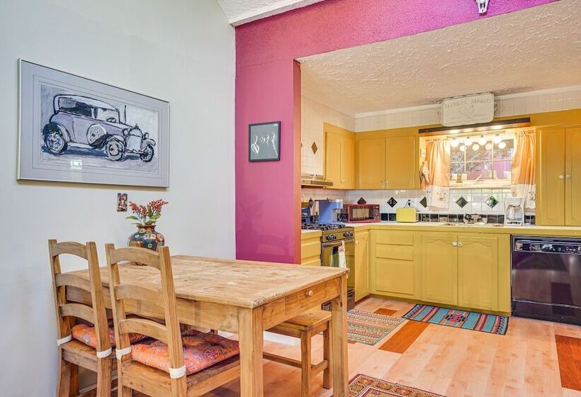 Central Bisbee Home, 1 Mi To Copper Queen Mine!