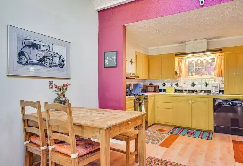 Central Bisbee Home, 1 Mi To Copper Queen Mine!