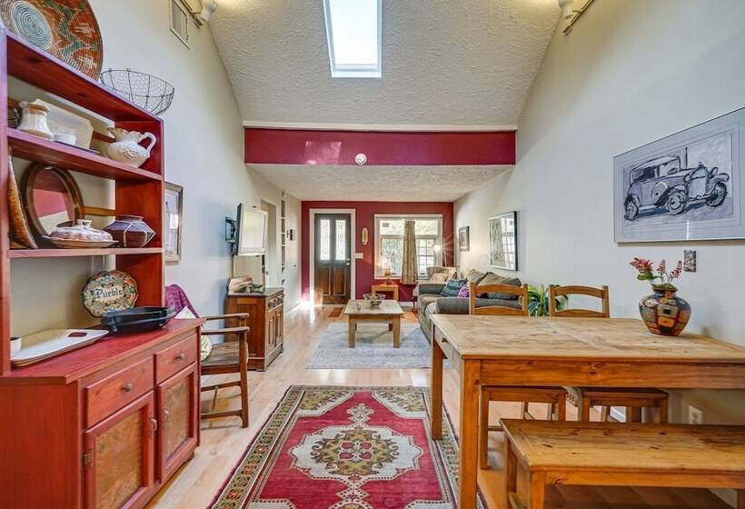 Central Bisbee Home, 1 Mi To Copper Queen Mine!