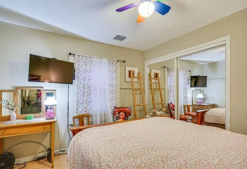 Central Bisbee Home, 1 Mi To Copper Queen Mine!