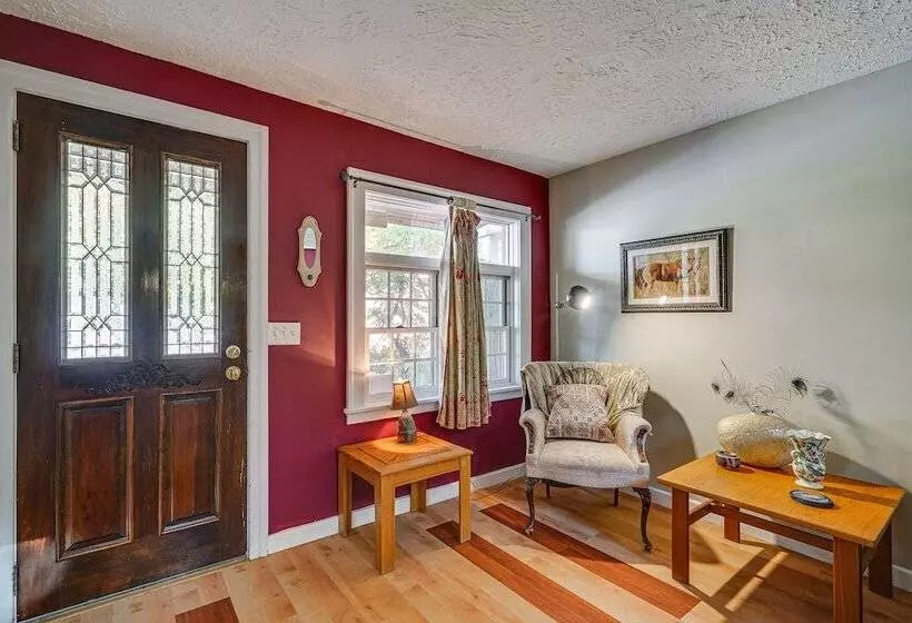 Central Bisbee Home, 1 Mi To Copper Queen Mine!