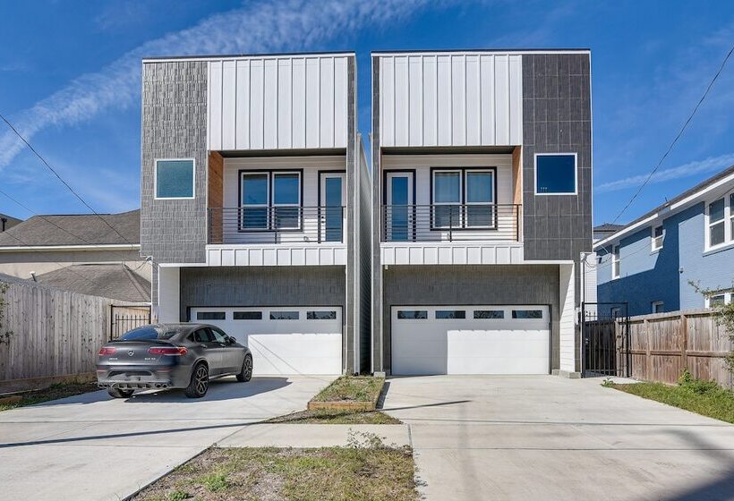 Centrally Located Home ~ 1 Mi To Toyota Center!