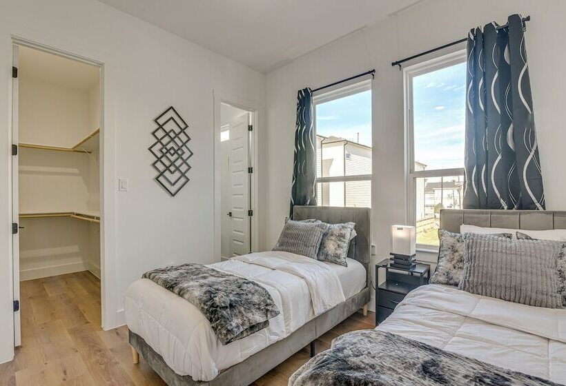 Centrally Located Home ~ 1 Mi To Toyota Center!