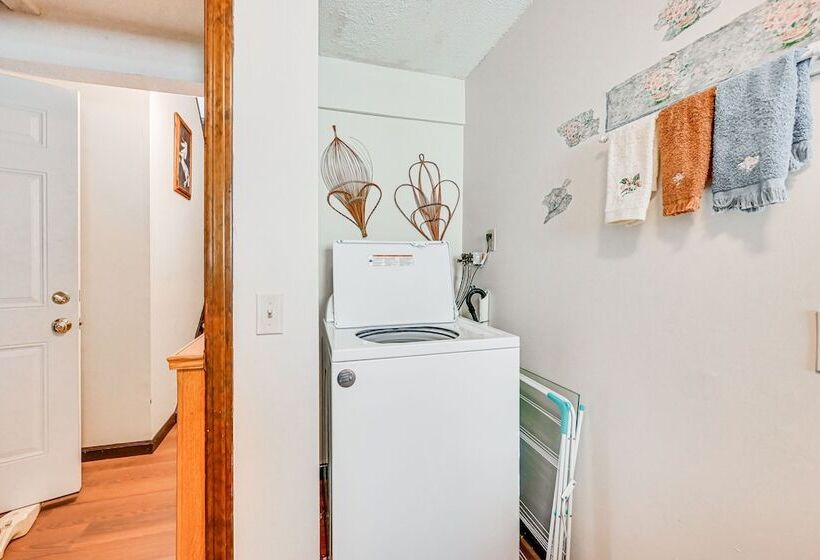 Charming Windsor Home W/ Private Backyard!