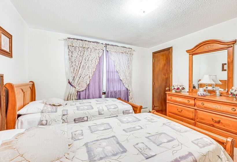 Charming Windsor Home W/ Private Backyard!