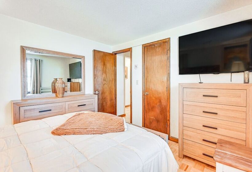 Charming Windsor Home W/ Private Backyard!