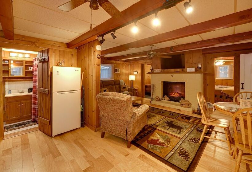 Cozy Cabin In Irons W/ Game Room: Dogs Welcome!