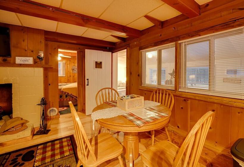 Cozy Cabin In Irons W/ Game Room: Dogs Welcome!