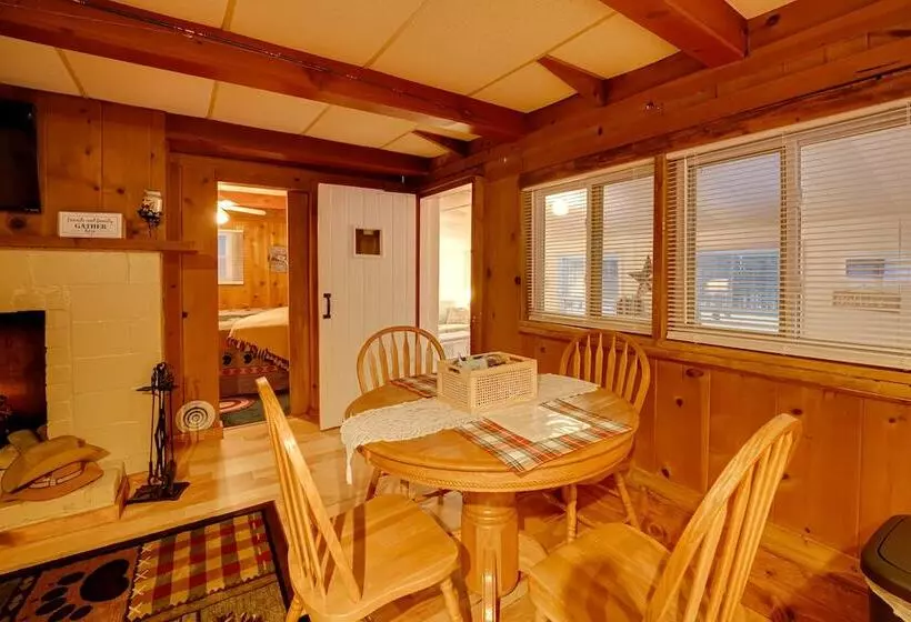 Cozy Cabin In Irons W/ Game Room: Dogs Welcome!
