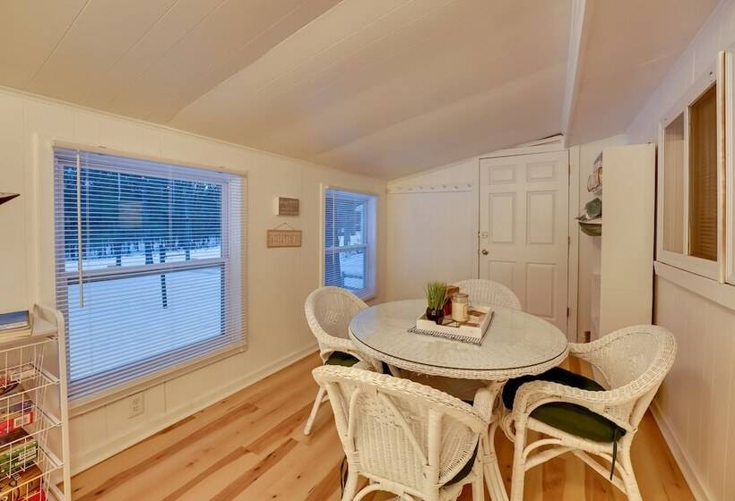 Cozy Cabin In Irons W/ Game Room: Dogs Welcome!