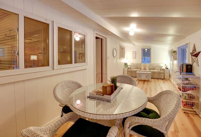 Cozy Cabin In Irons W/ Game Room: Dogs Welcome!