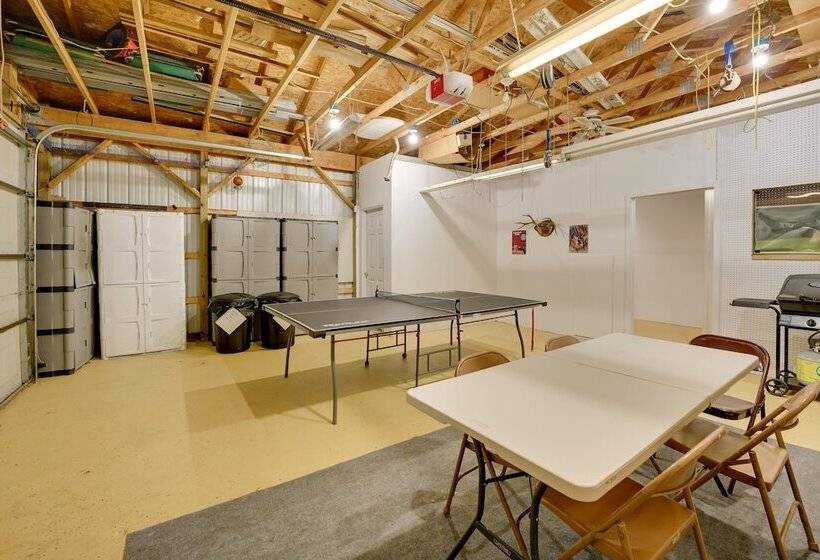 Cozy Cabin In Irons W/ Game Room: Dogs Welcome!