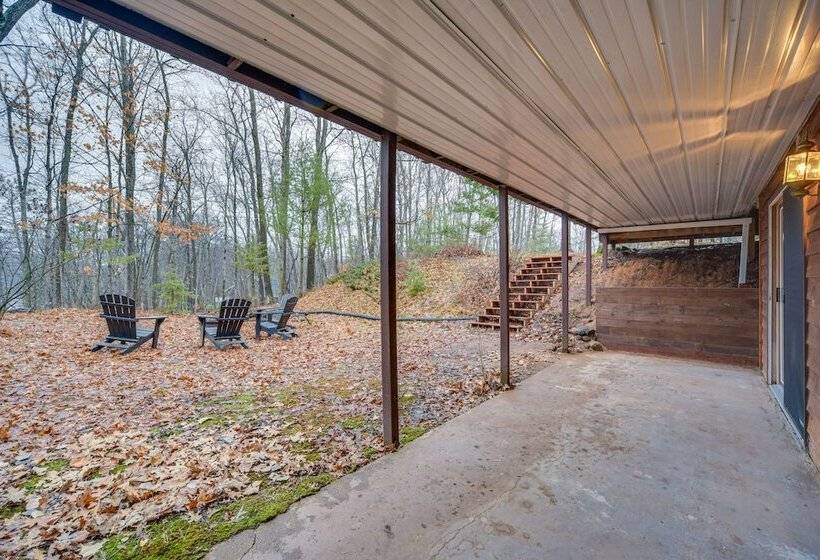Cozy Wisconsin Cabin W/ Deck, Kayaks & Lake Views!