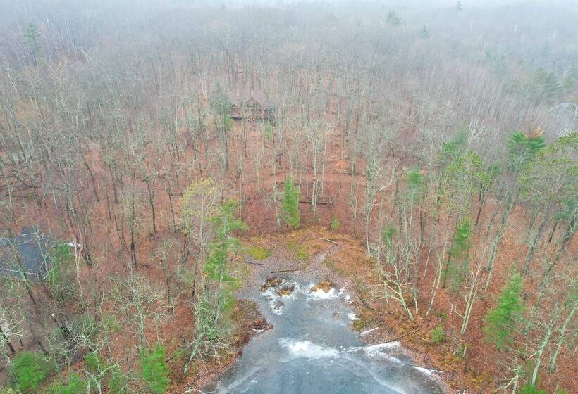 Cozy Wisconsin Cabin W/ Deck, Kayaks & Lake Views!
