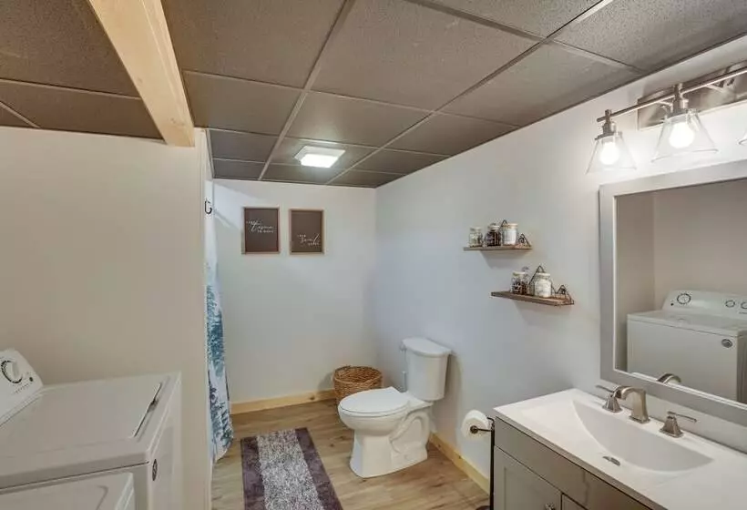 Deep Gap Cabin W/ 2 Decks & Community Amenities!