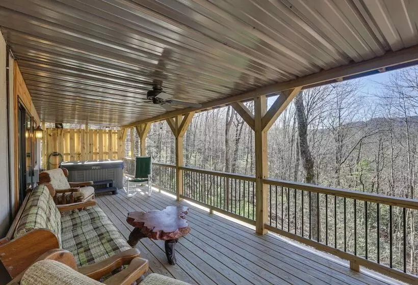 Deep Gap Cabin W/ 2 Decks & Community Amenities!