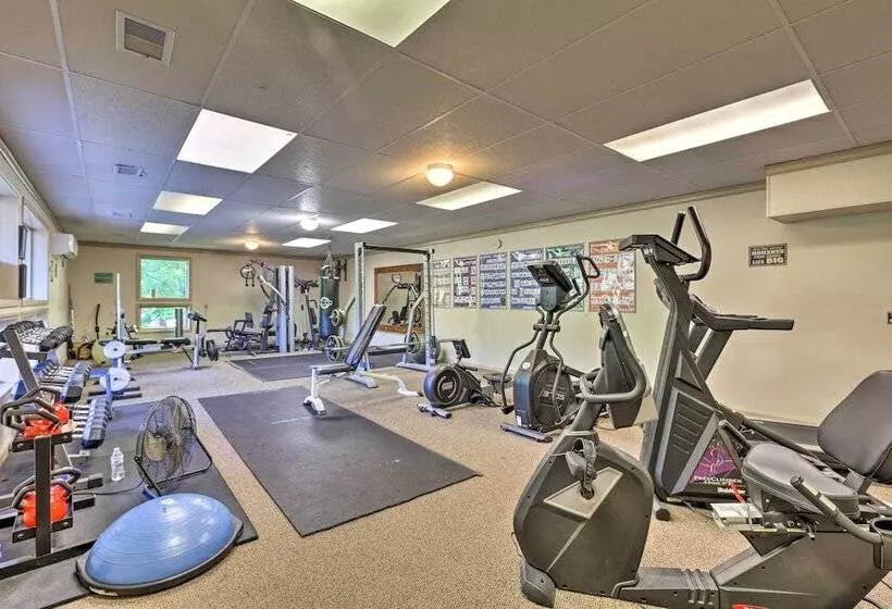 Deep Gap Cabin W/ 2 Decks & Community Amenities!