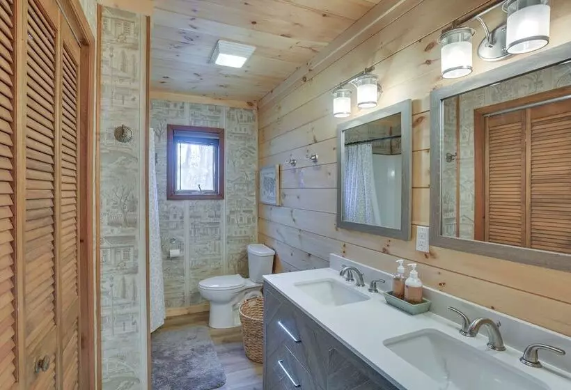 Deep Gap Cabin W/ 2 Decks & Community Amenities!