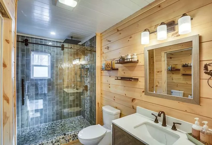 Deep Gap Cabin W/ 2 Decks & Community Amenities!