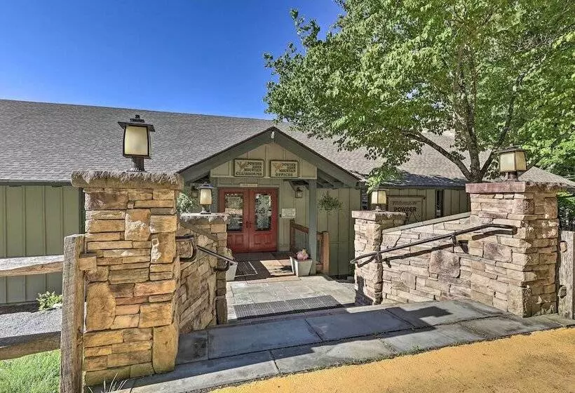 Deep Gap Cabin W/ 2 Decks & Community Amenities!