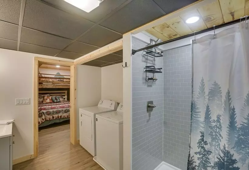 Deep Gap Cabin W/ 2 Decks & Community Amenities!